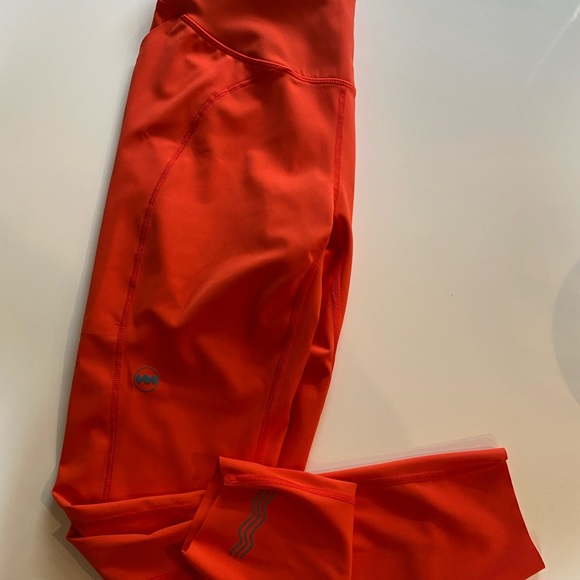 Janji Groundwork Tight in “Cardinal” - Picture 3 of 6